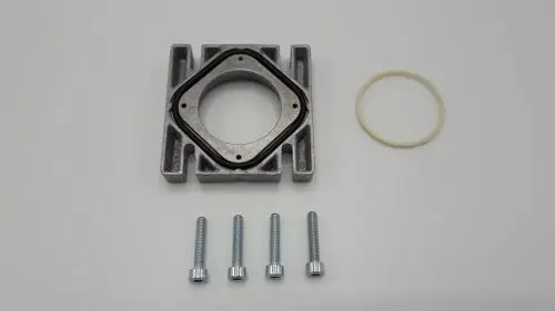 Gasfilter mit Metallrahmen, Gummi-Dichtung und vier Schrauben, dazu ein Kunststoffnetz. Produkt von Remeha, geeignet für Gasinstallationen.